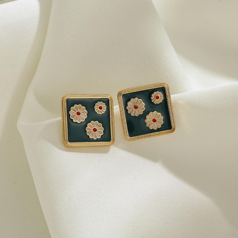 Vintage Daisy Stud Earrings