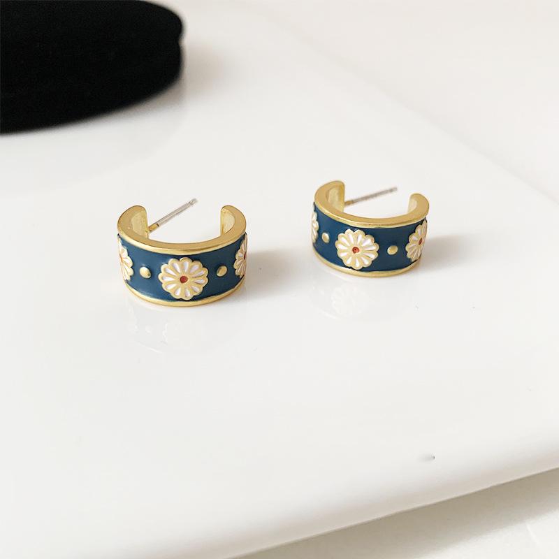 Vintage Daisy Stud Earrings