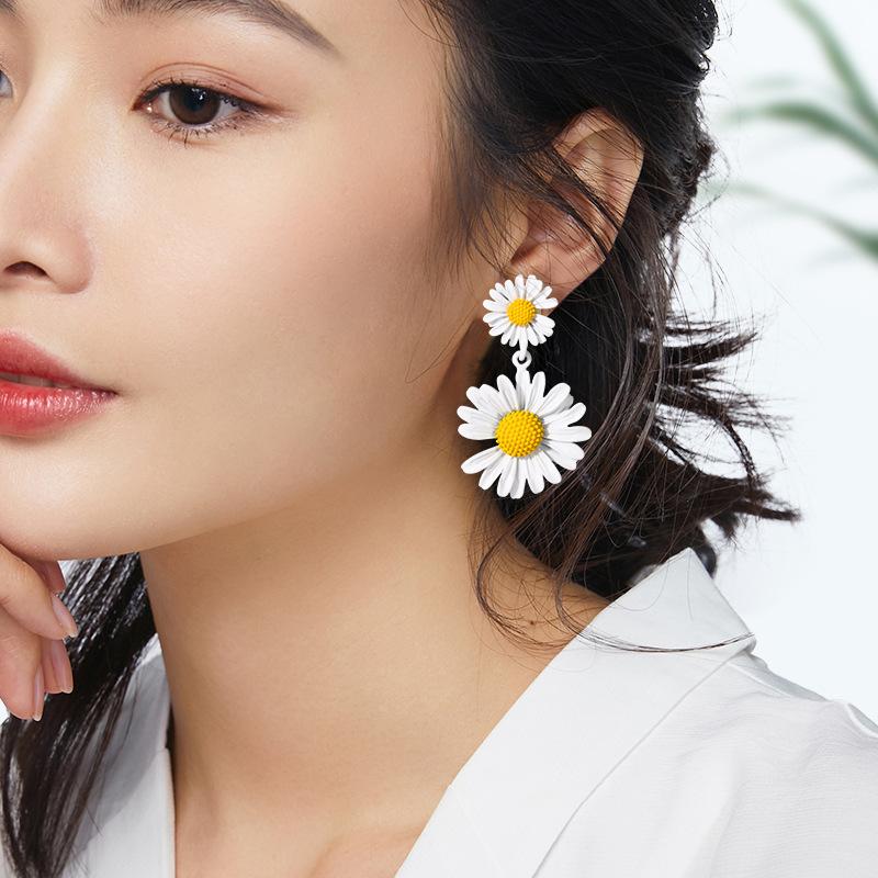 Small Daisy Earrings