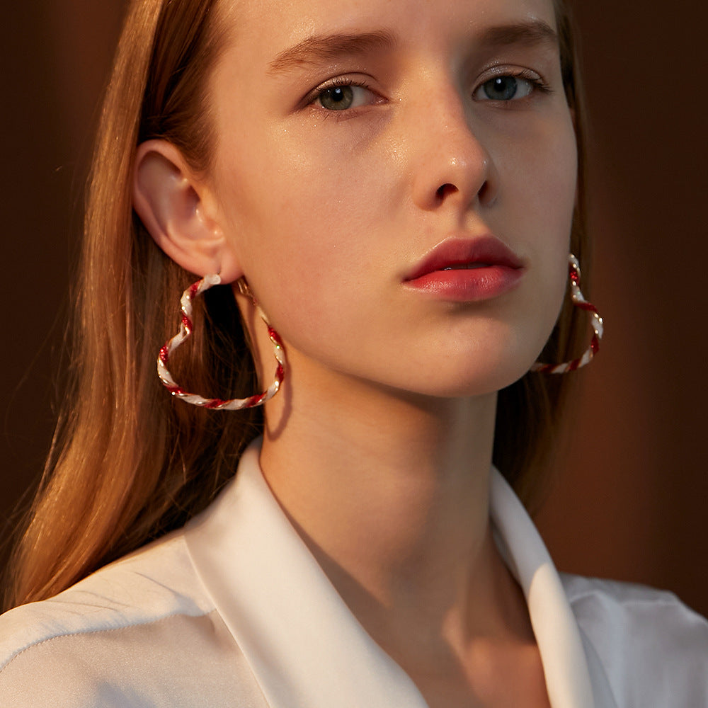 Exaggerated Contrasting Color Love Earring