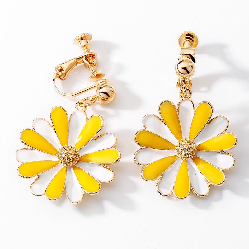 Fashion Little Daisy Temperament Earrings