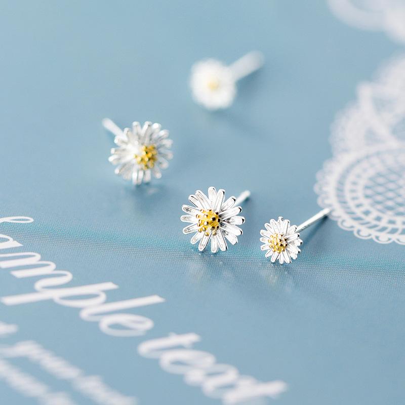 Daisy Stud Earrings