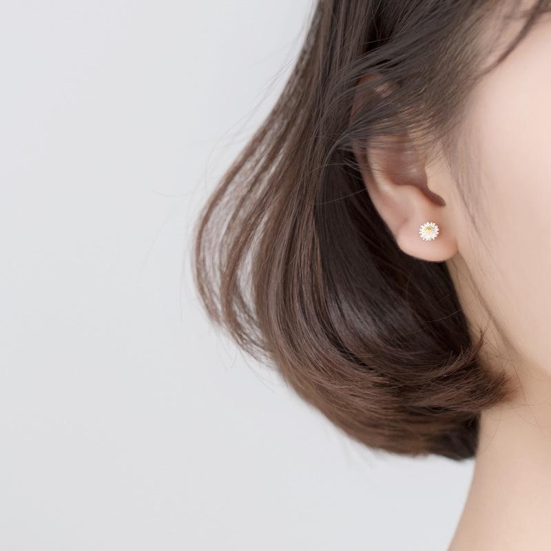 Daisy Stud Earrings