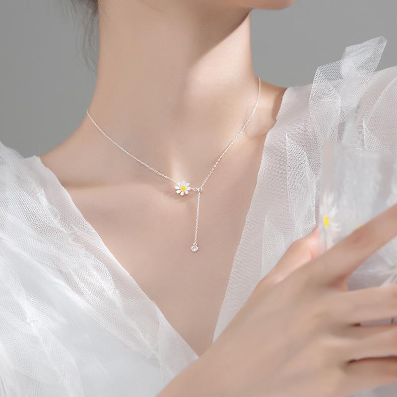 Sweet Little Daisy Sun Flower Clavicle Chain