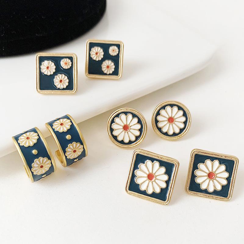 Vintage Daisy Stud Earrings