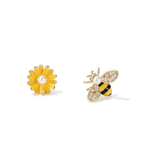 Bee Little Daisy Earring