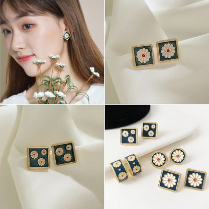 Vintage Daisy Stud Earrings