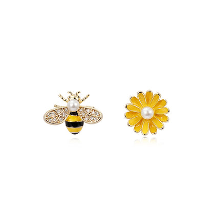 Bee Little Daisy Earring