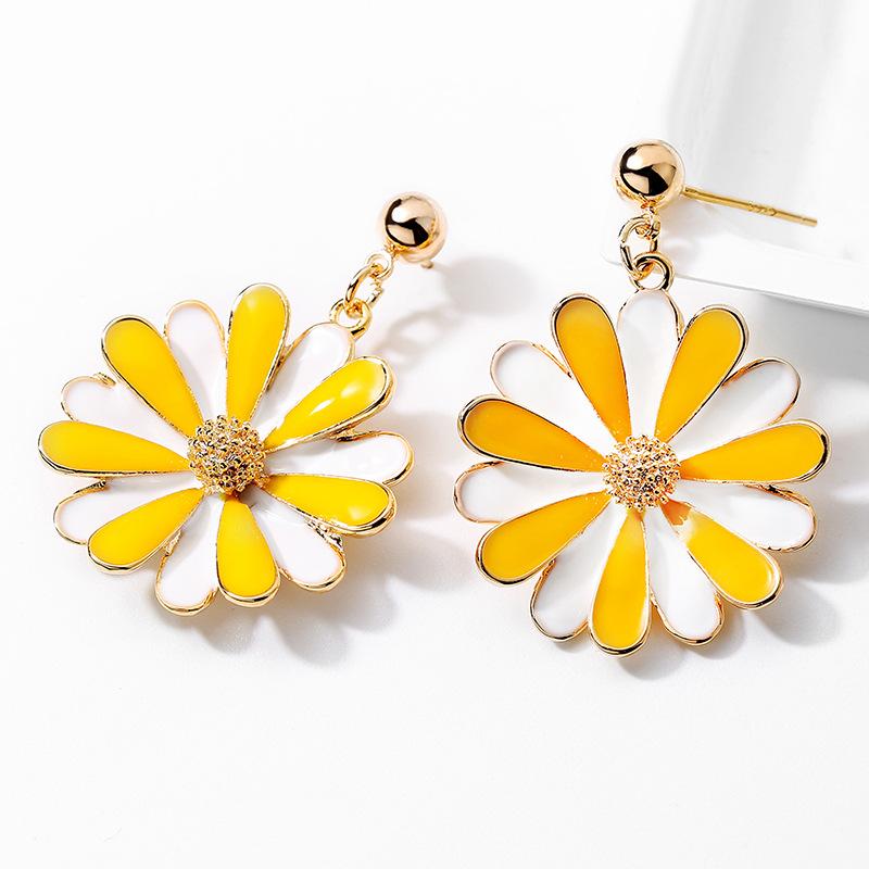 Fashion Little Daisy Temperament Earrings